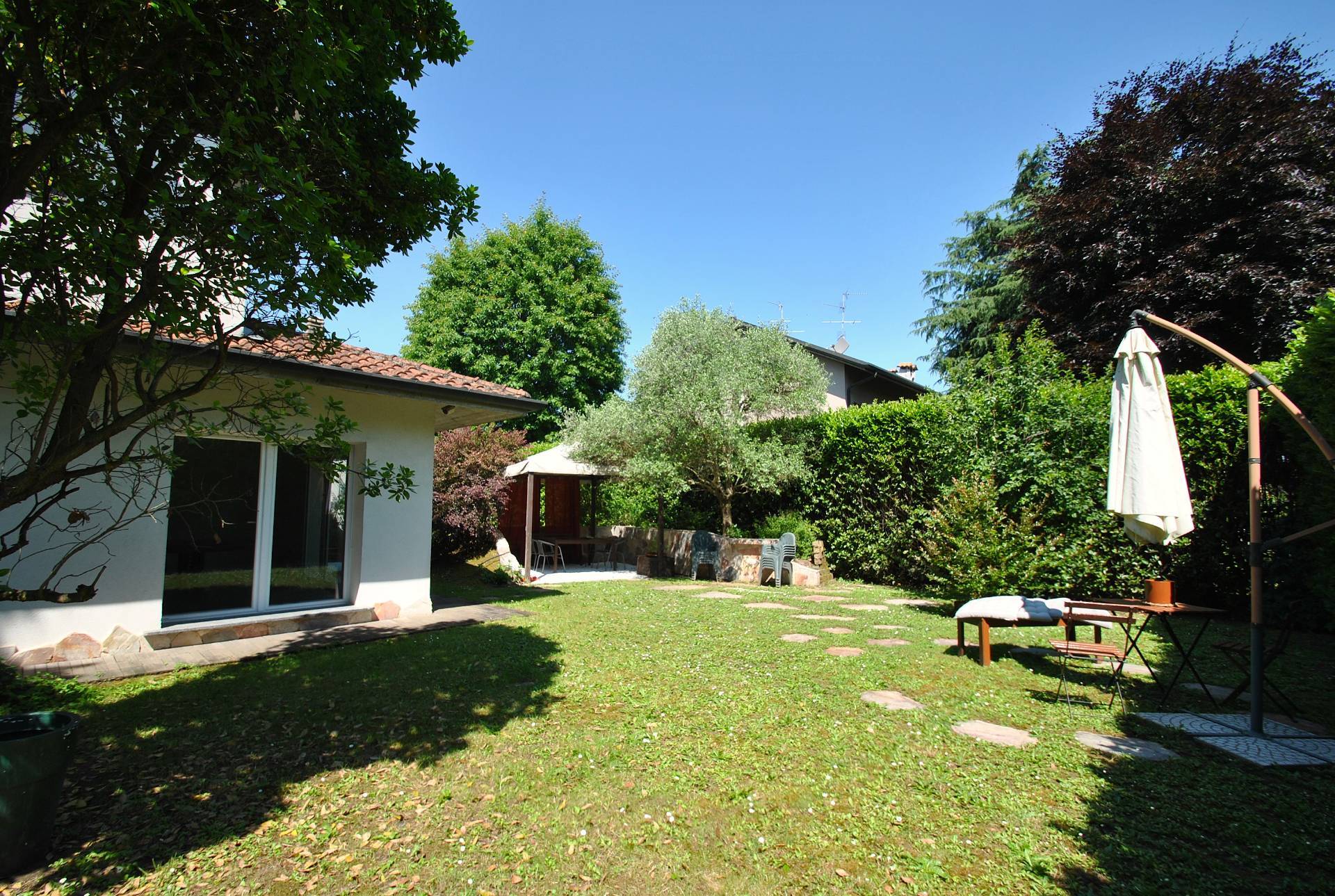 Villa Bifamiliare in vendita a Vimercate, Oreno Residenziale