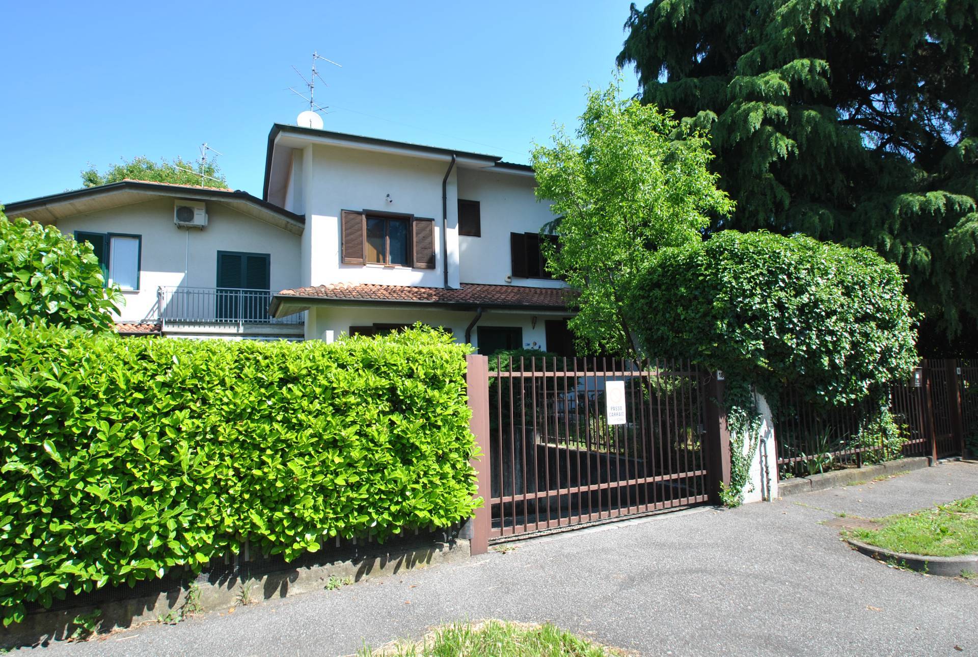 Villa Bifamiliare in vendita a Vimercate, Oreno Residenziale