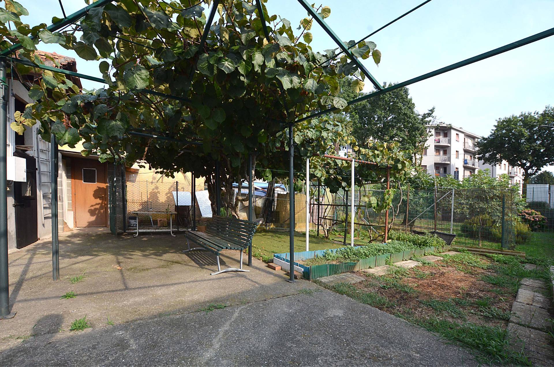 Casa indipendente in vendita a Vimercate, Ruginello