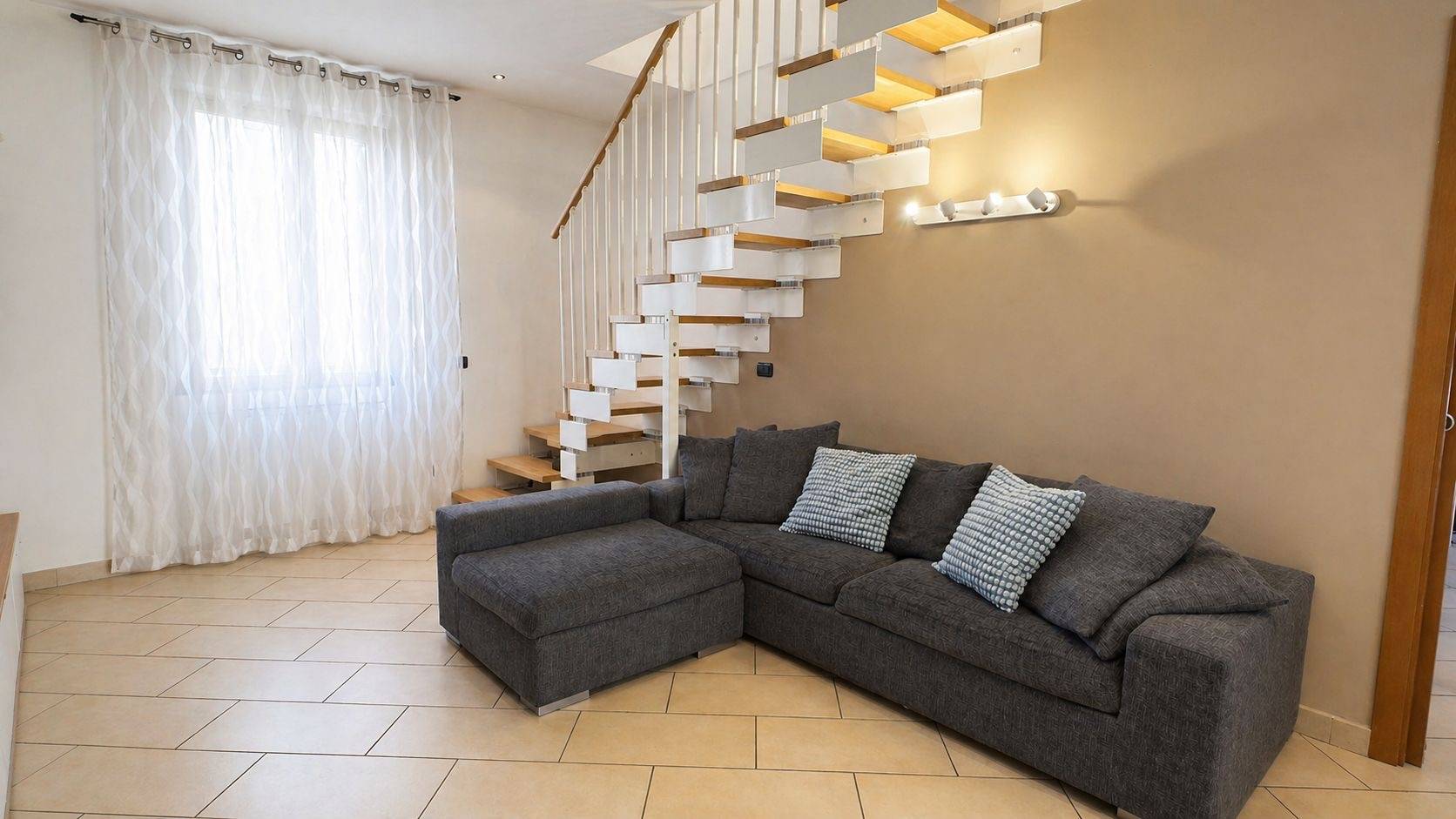 Appartamento in vendita a Vimercate, Ad. Centro