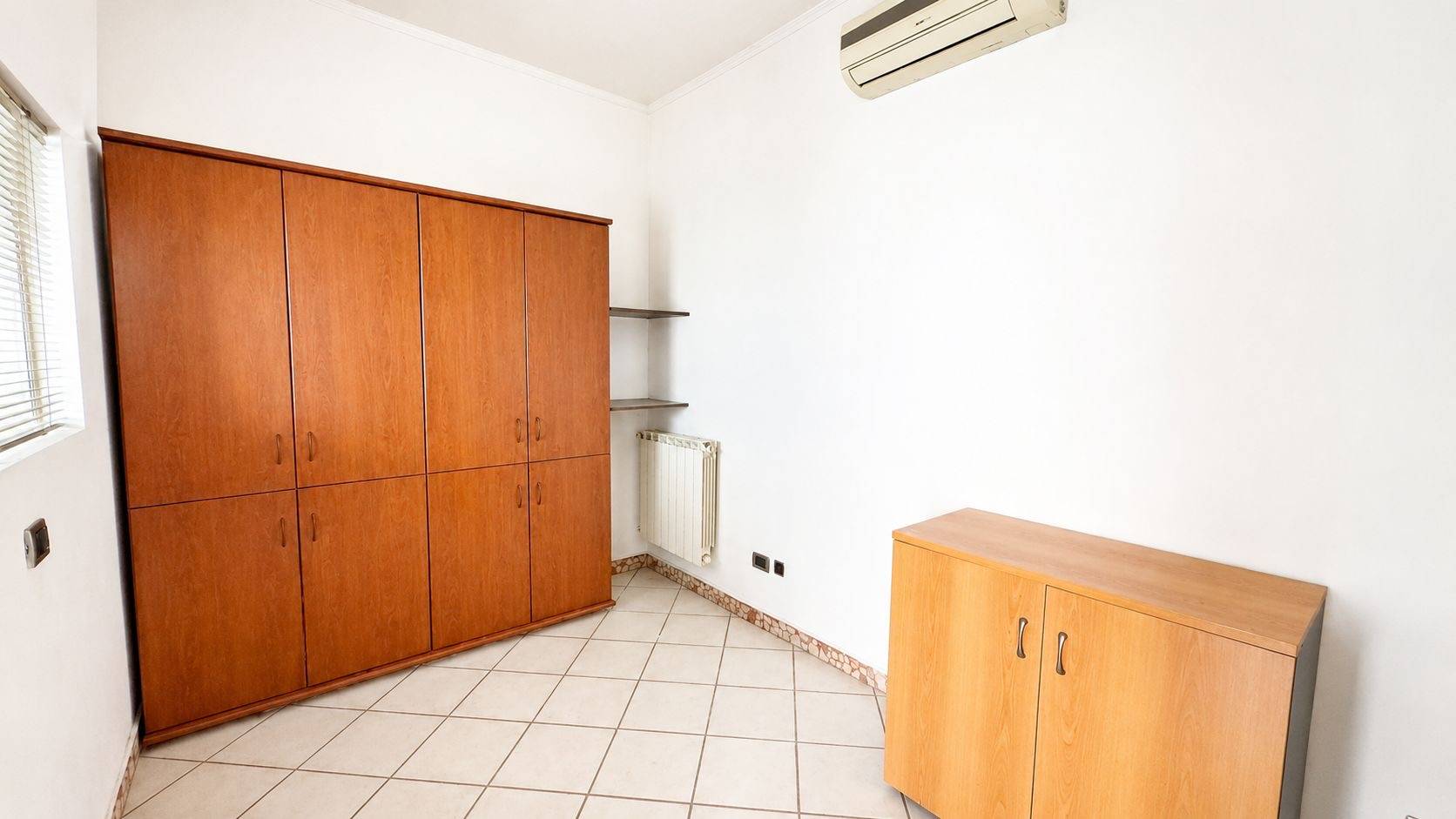 Negozio in affitto a Roncello
