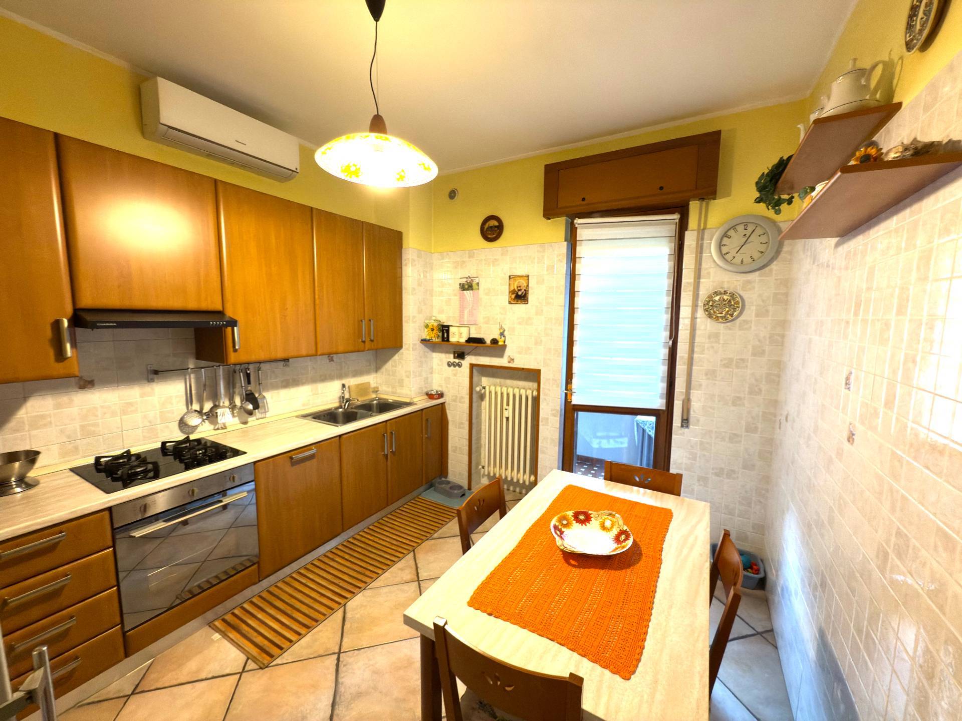 Appartamento in vendita a Arcore, Zona Tennis