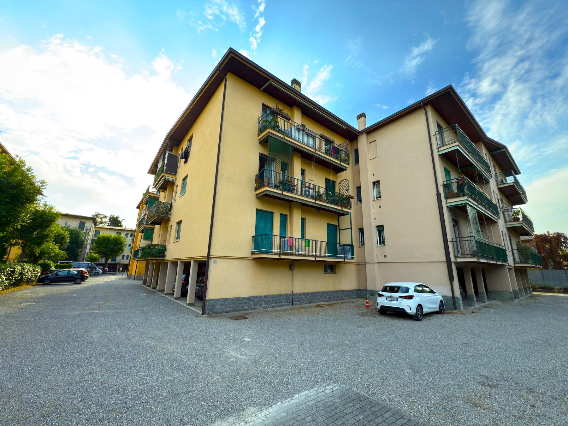 Appartamento in vendita a Vimercate, Semicentro