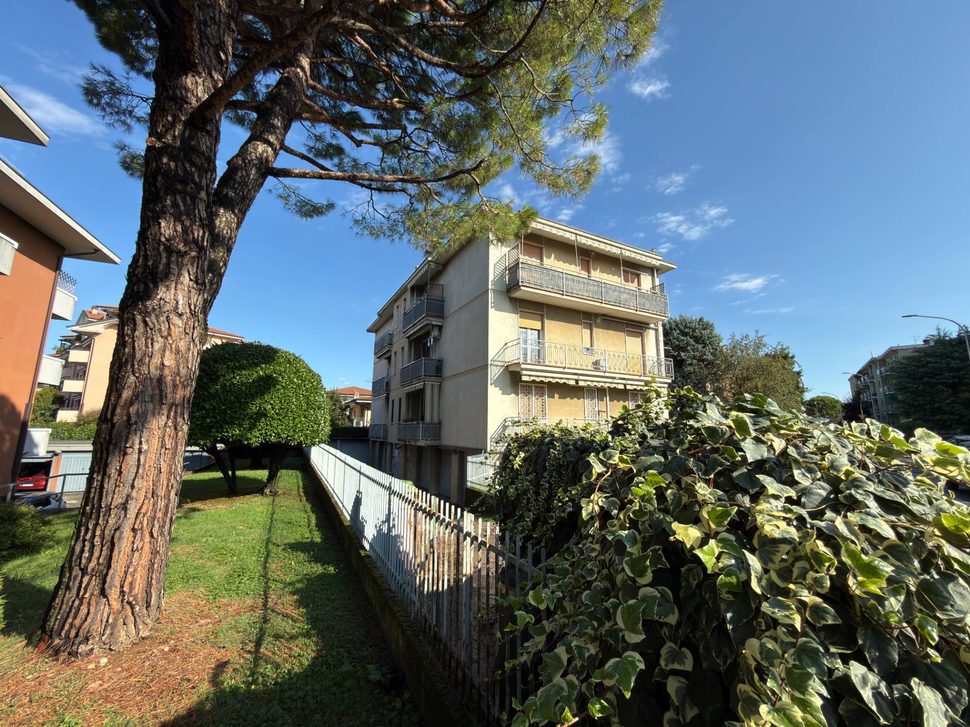 Appartamento in vendita a Arcore, Semicentro