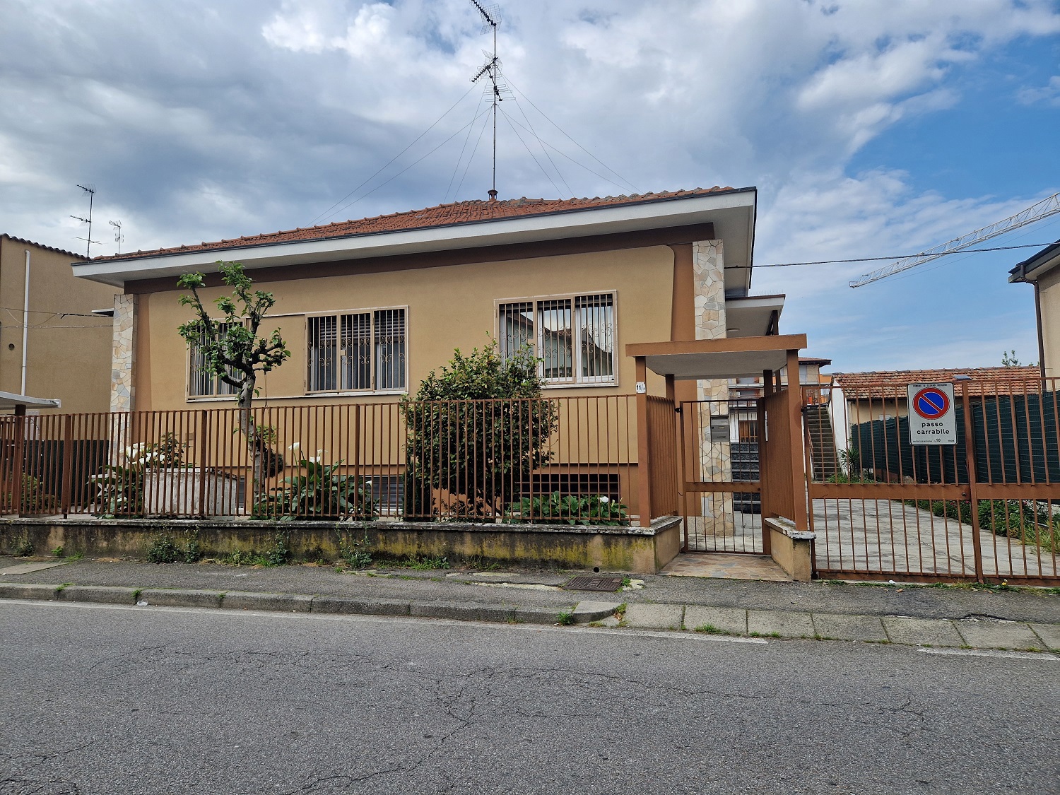 Casa indipendente con box doppio a Cesano Boscone