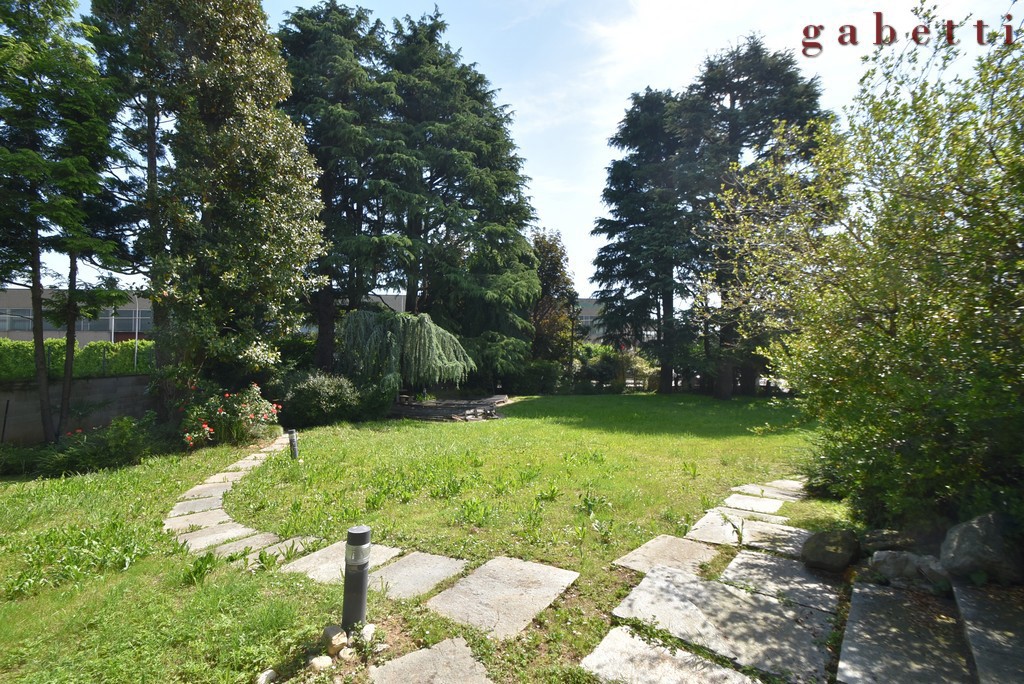 Villa con giardino a Corbetta