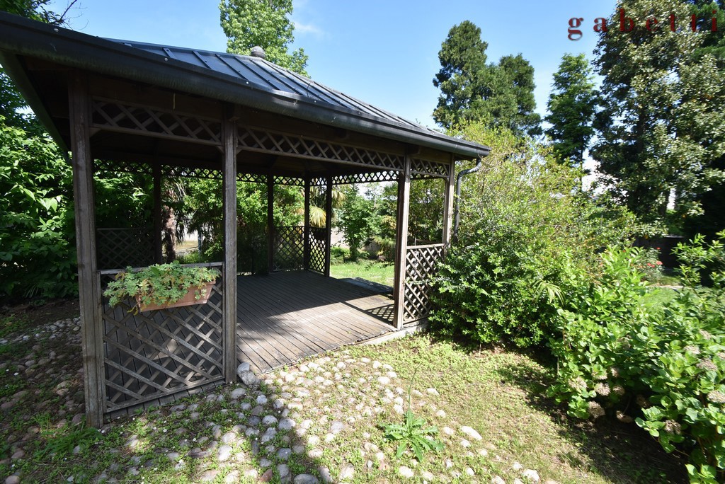 Villa con giardino a Corbetta