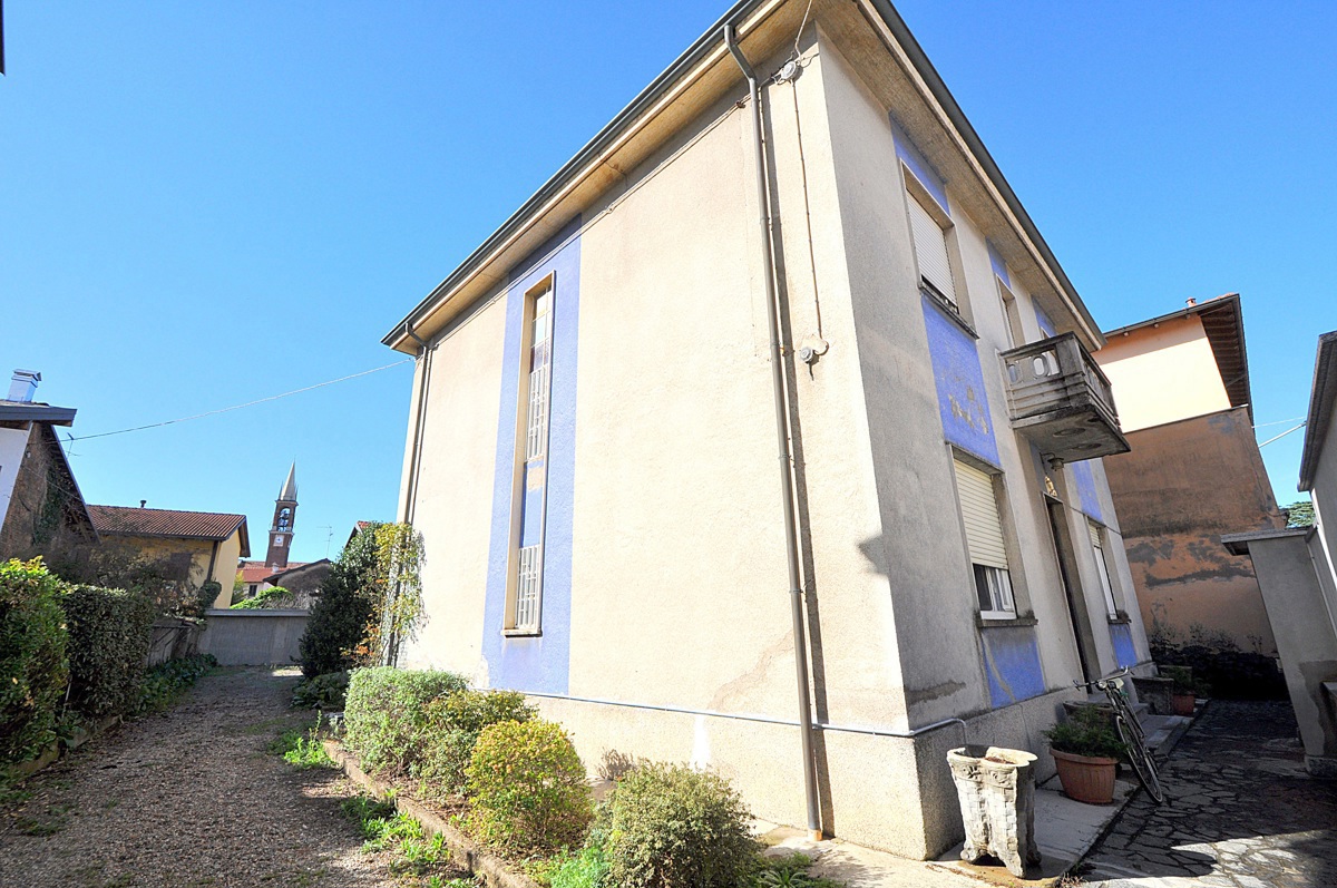 Villa con giardino a Inveruno