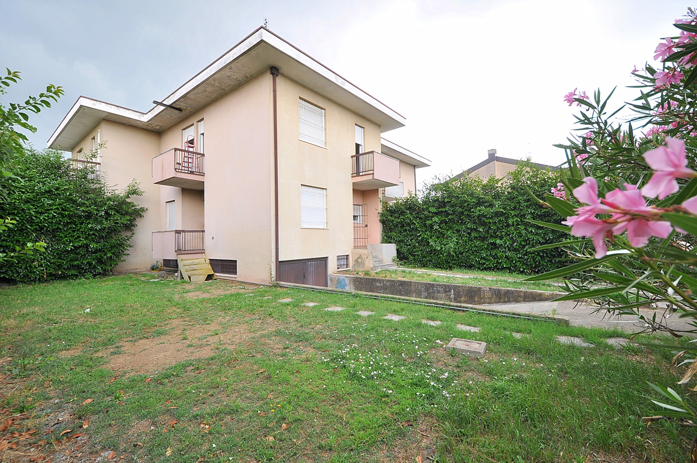 Villa con giardino a Inveruno