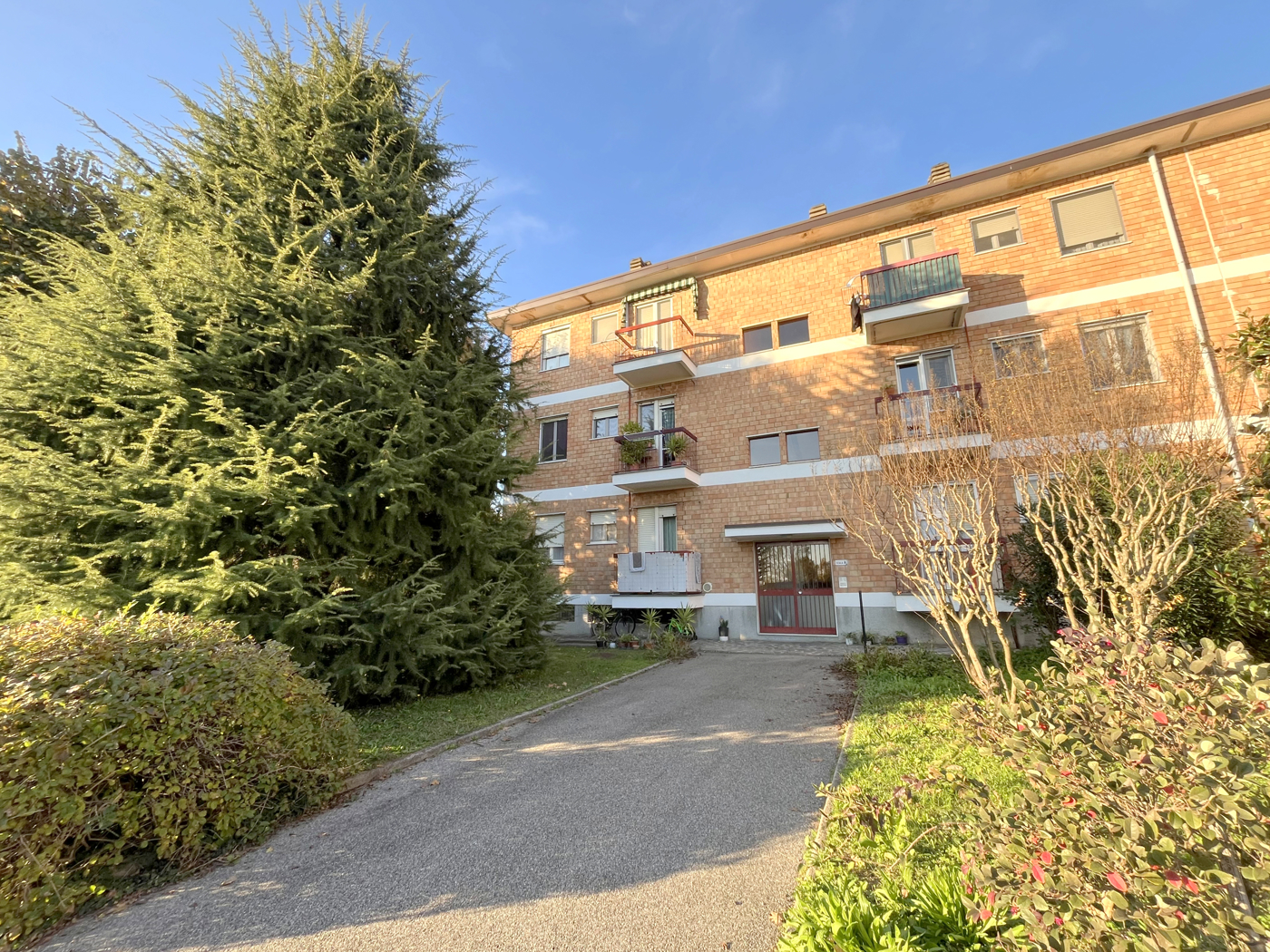 Trilocale con box a Inveruno