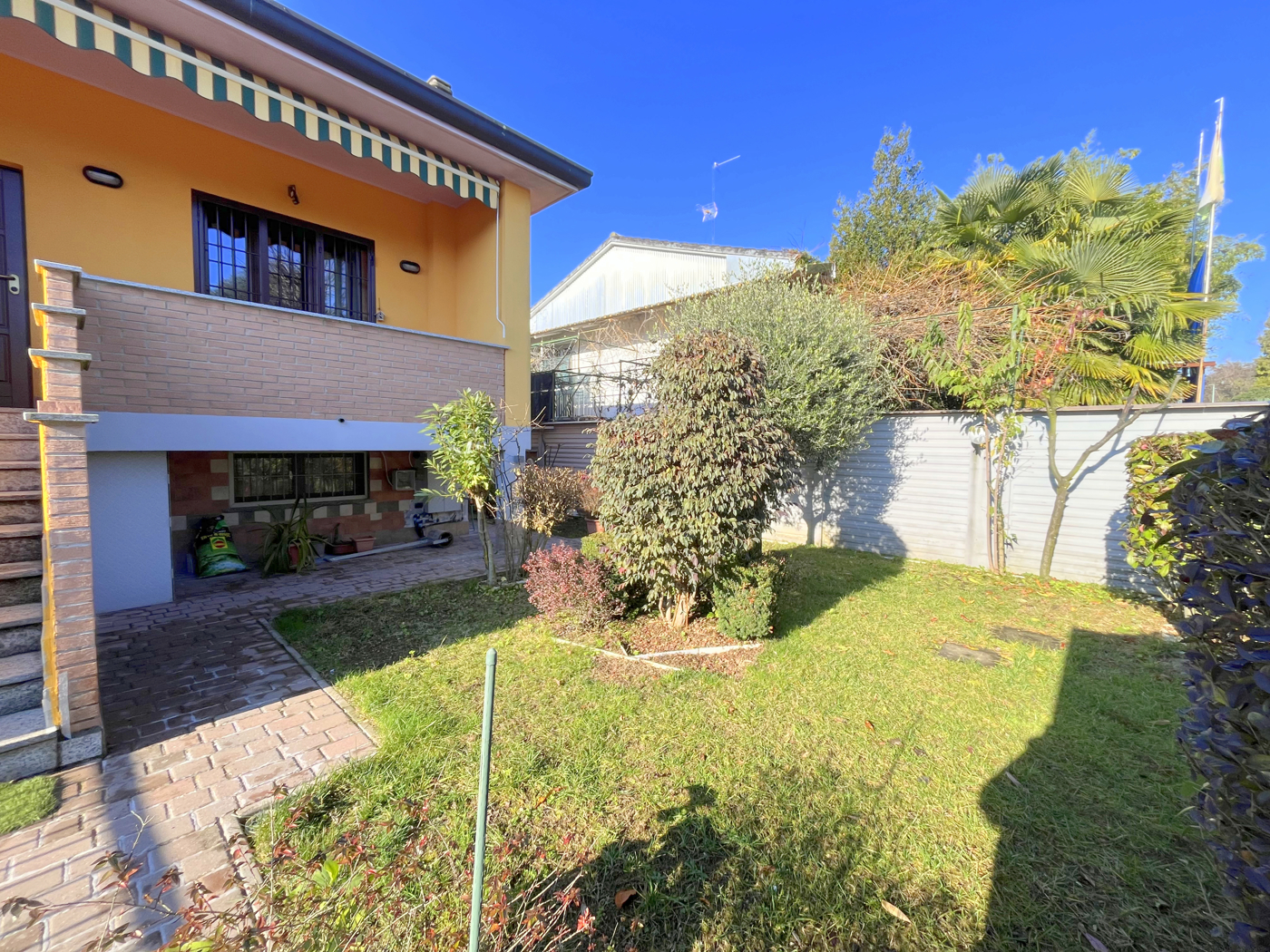 Villa con giardino a Mesero