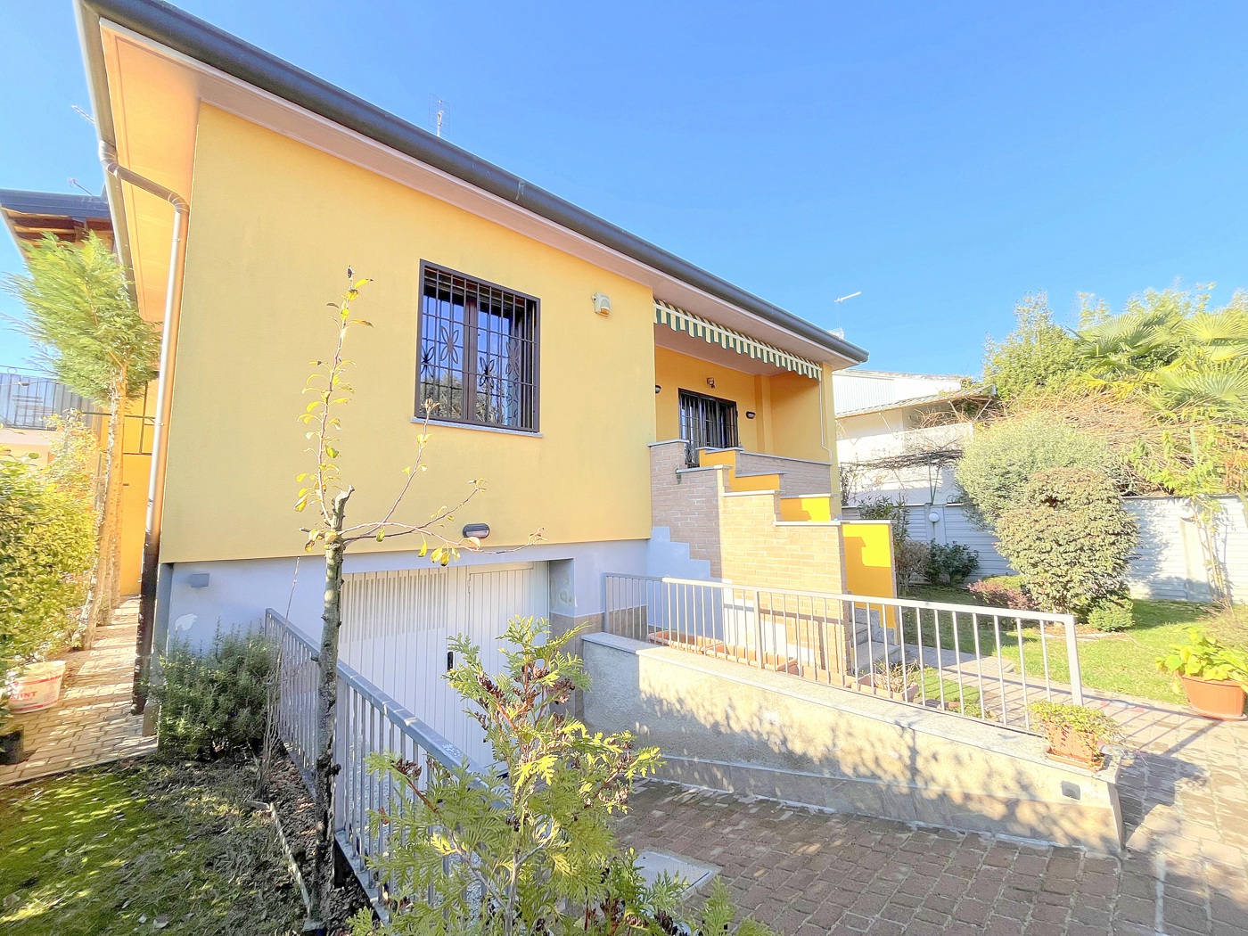 Villa con giardino a Mesero