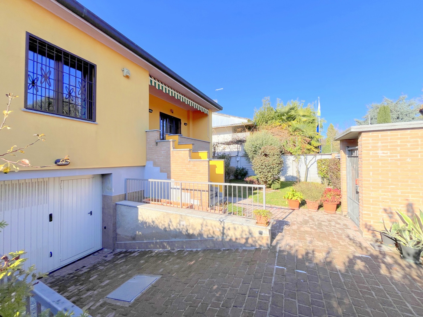 Villa con giardino a Mesero