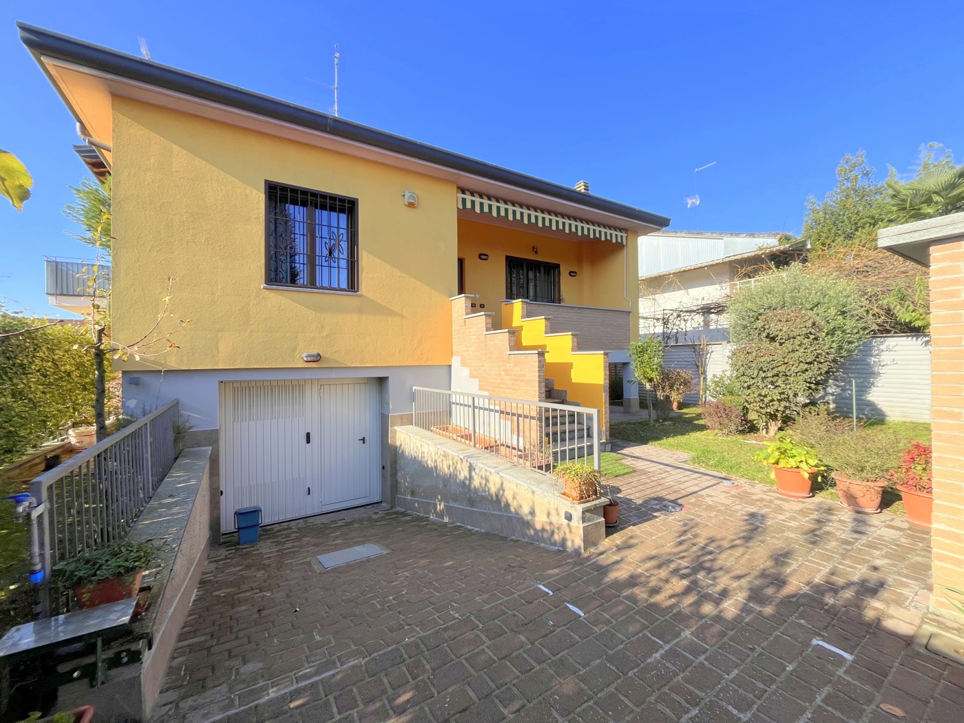 Villa con giardino a Mesero