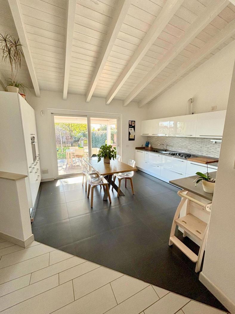 Casa indipendente con giardino a Casorezzo