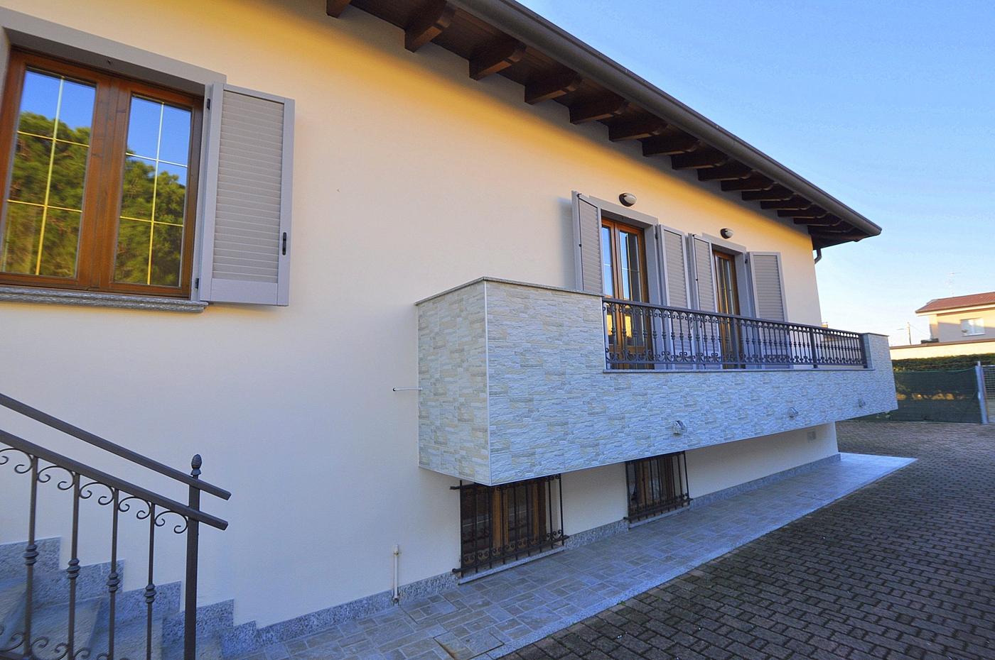 Villa con giardino a Bernate Ticino