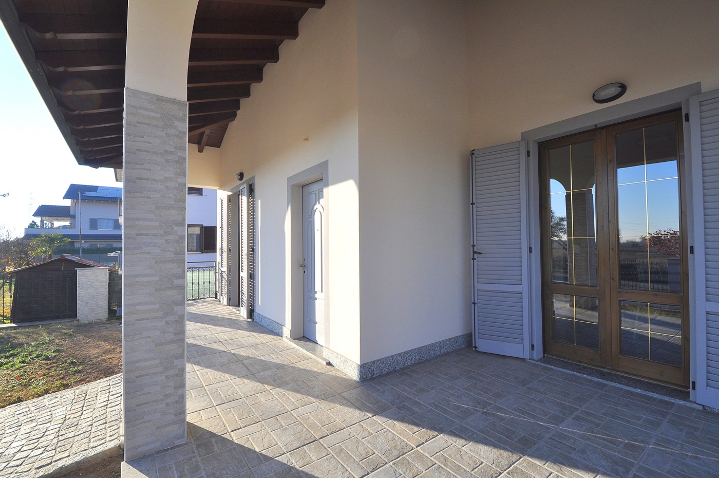 Villa con giardino a Bernate Ticino