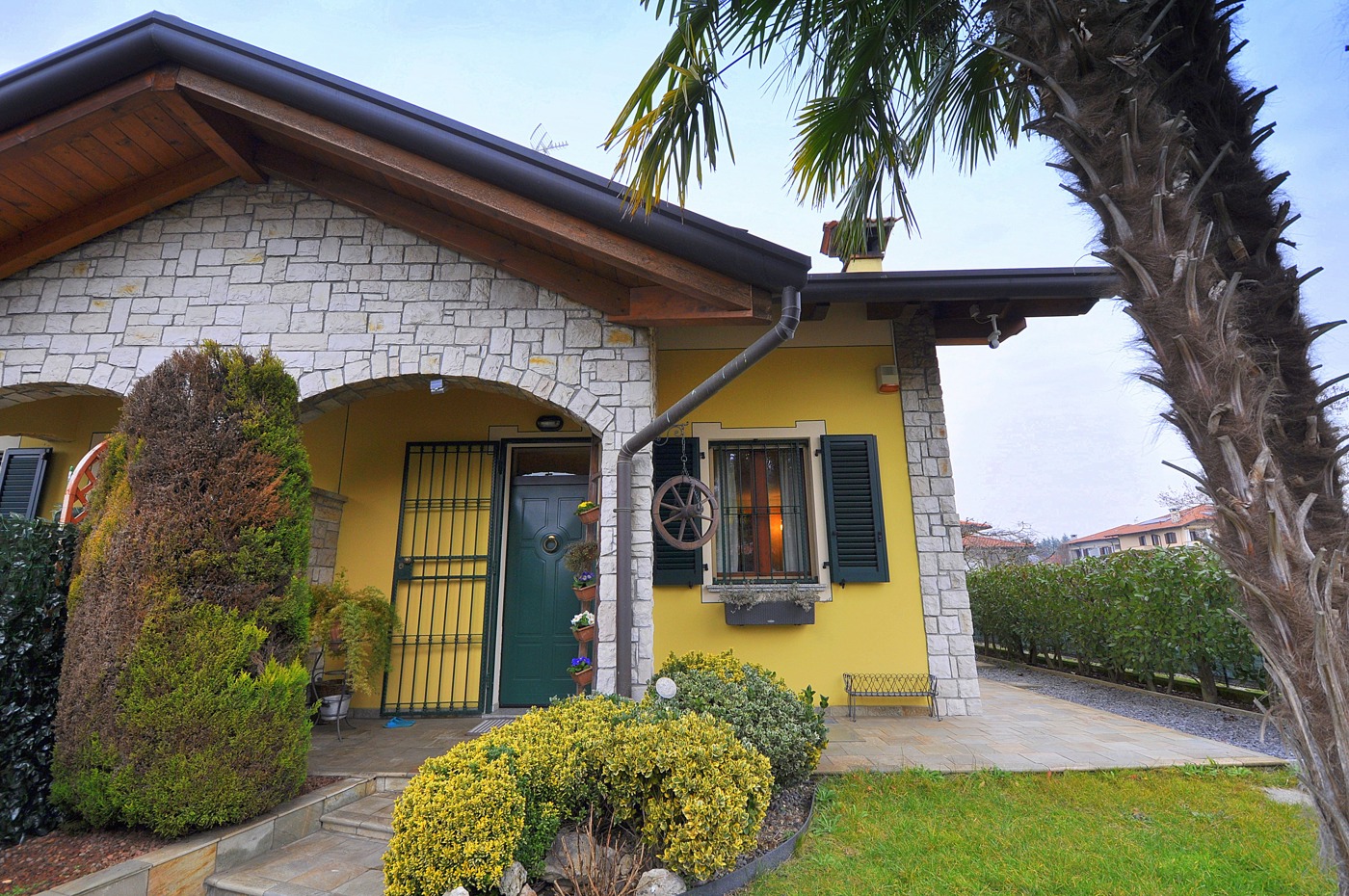 Villa con giardino a Arconate