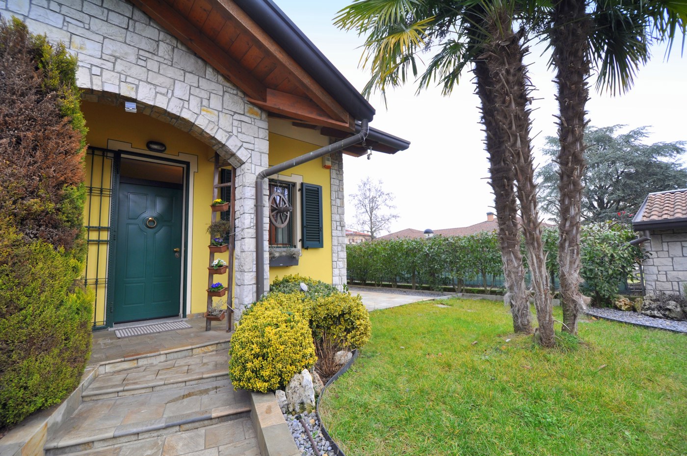 Villa con giardino a Arconate