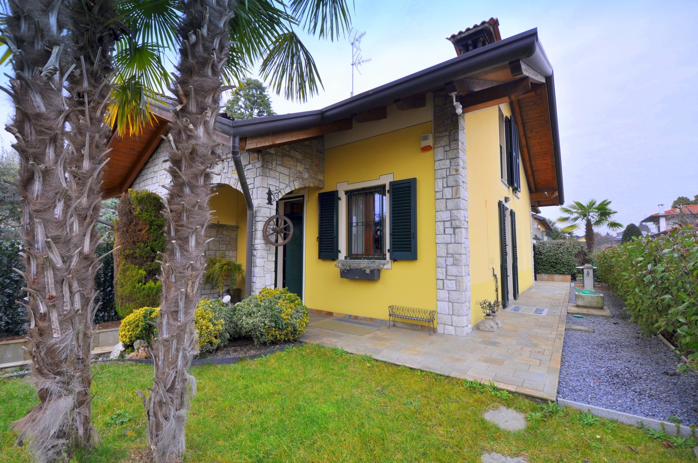 Villa con giardino a Arconate