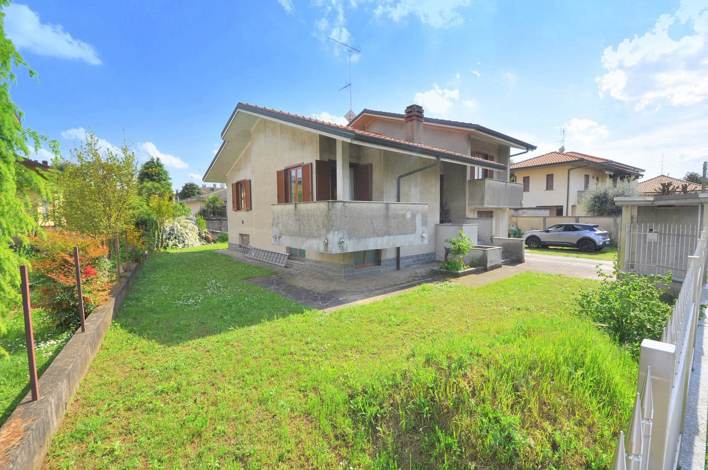 Villa con giardino a Inveruno