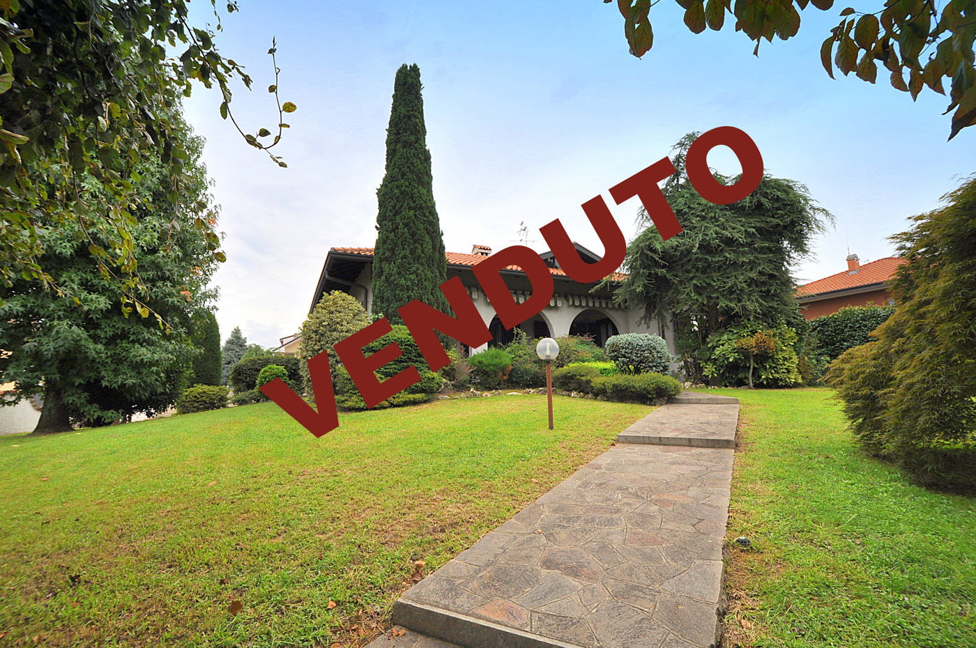 Villa con giardino a Robecchetto con Induno