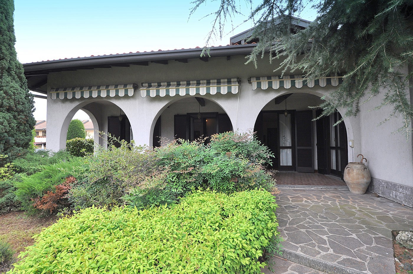 Villa con giardino a Robecchetto con Induno