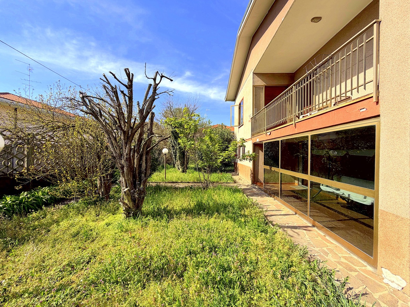 Villa con giardino a Robecchetto con Induno