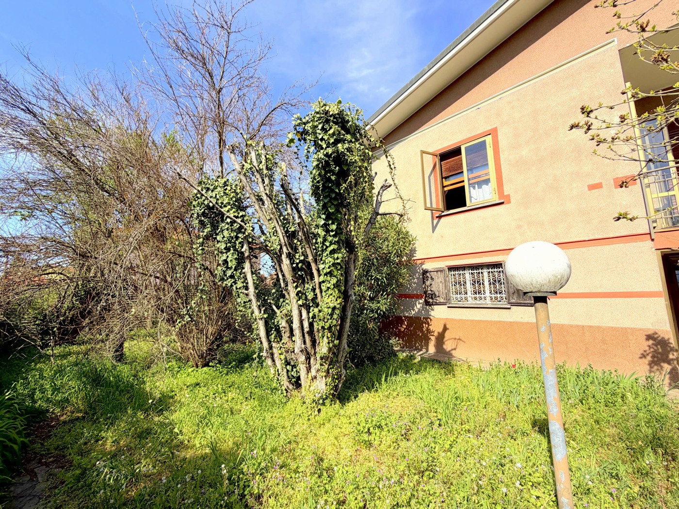 Villa con giardino a Robecchetto con Induno