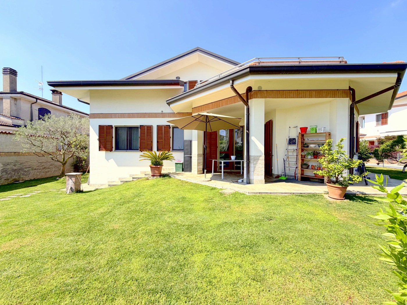 Villa con giardino a Inveruno
