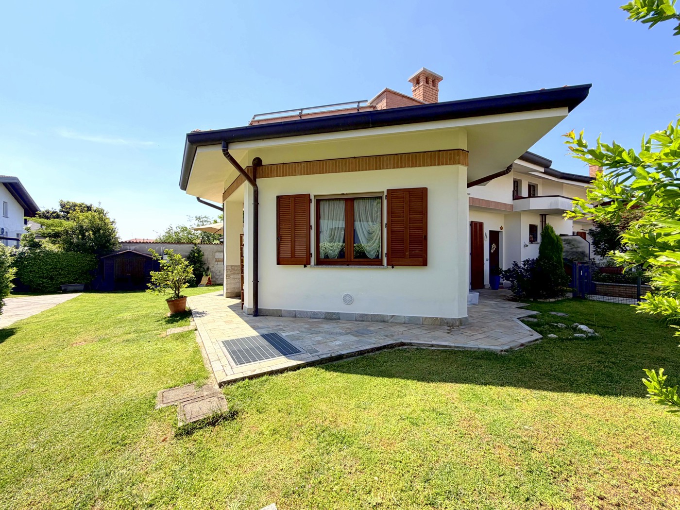 Villa con giardino a Inveruno
