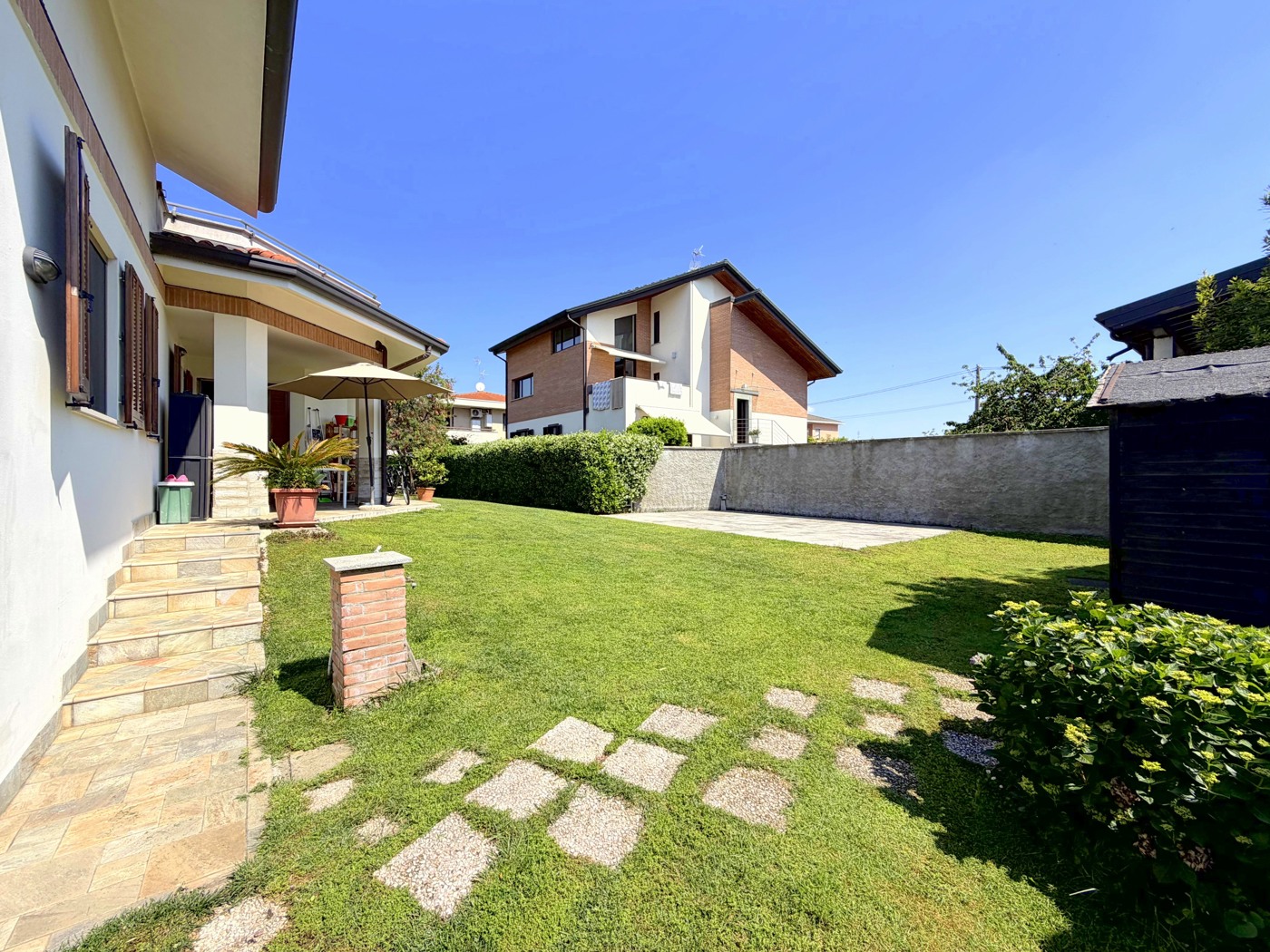 Villa con giardino a Inveruno