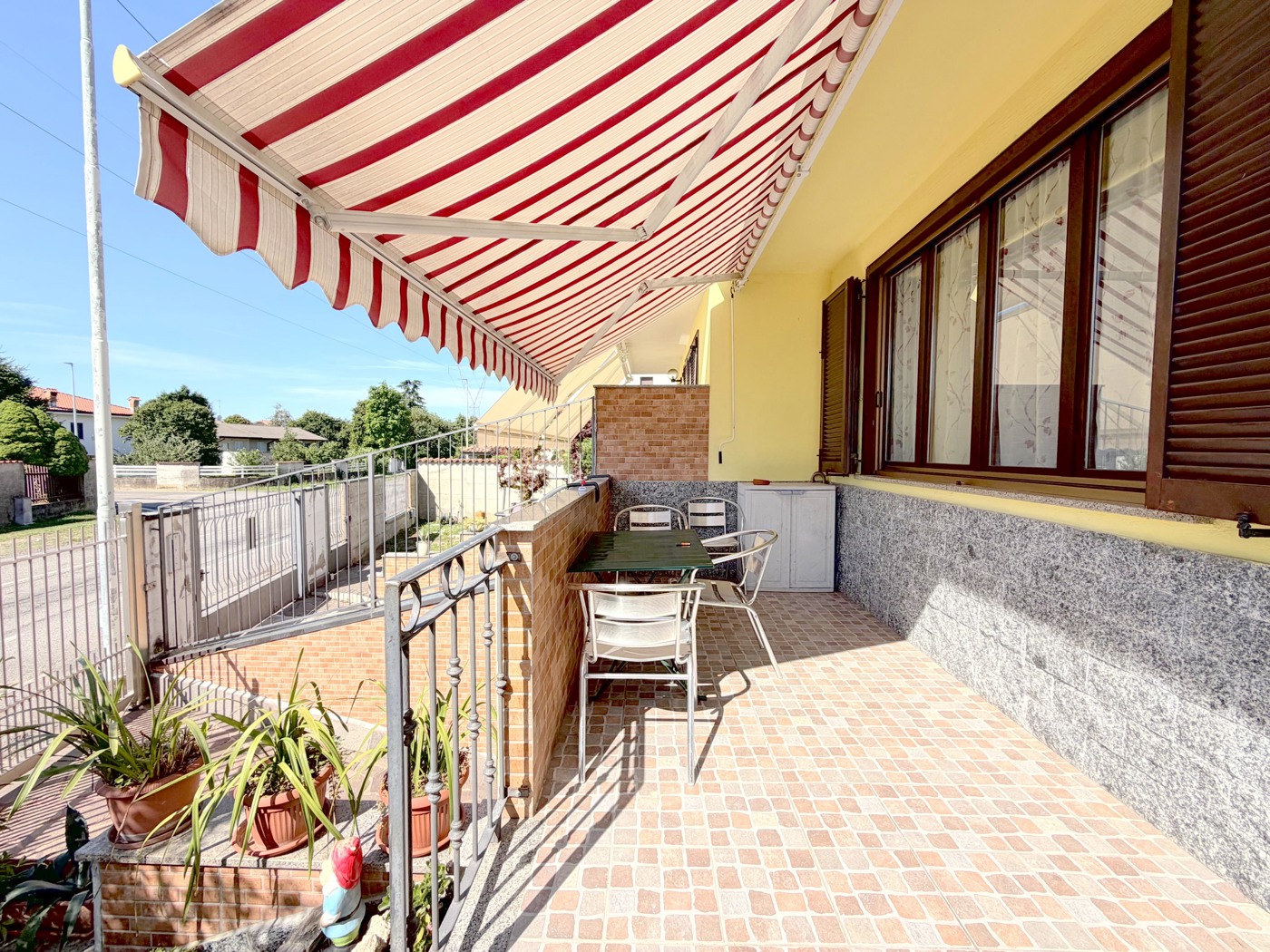 Villa con giardino a Mesero