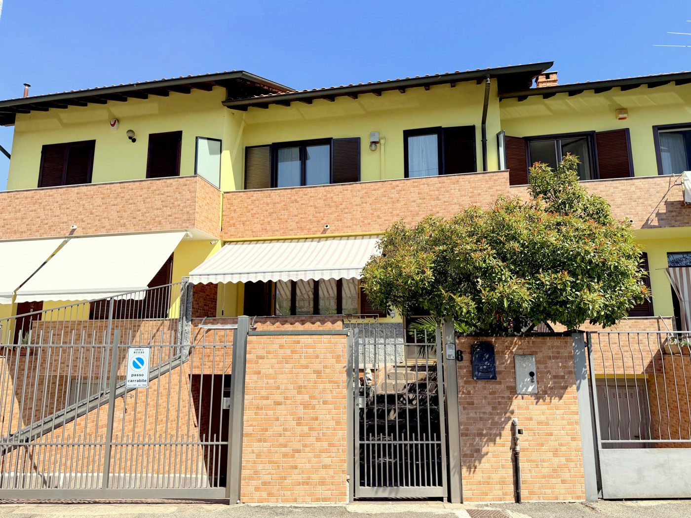 Villa con giardino a Mesero