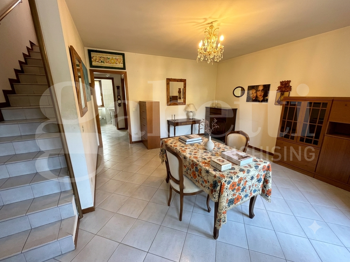 Villa con giardino a Mesero