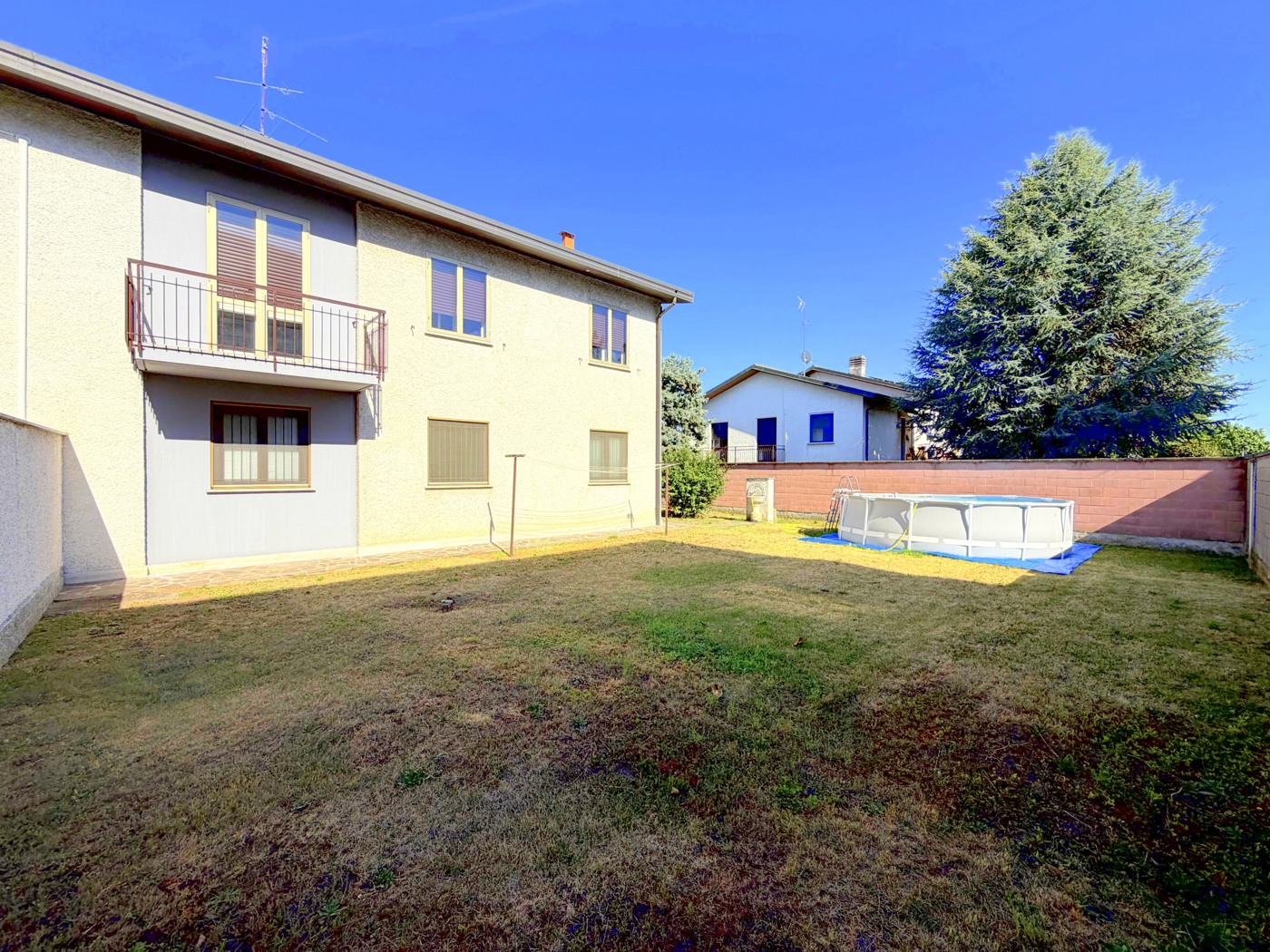Villa con giardino a Inveruno