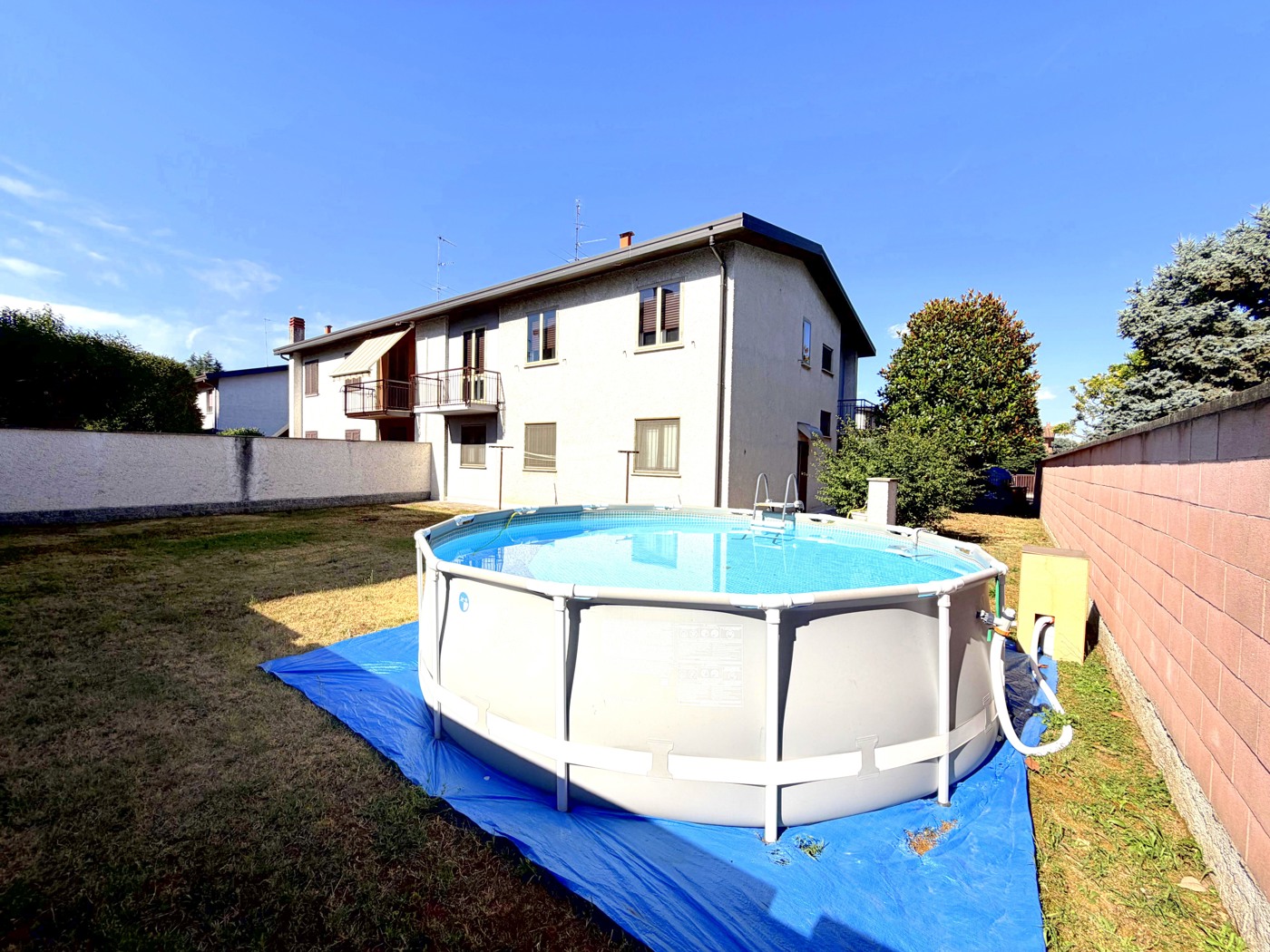 Villa con giardino a Inveruno