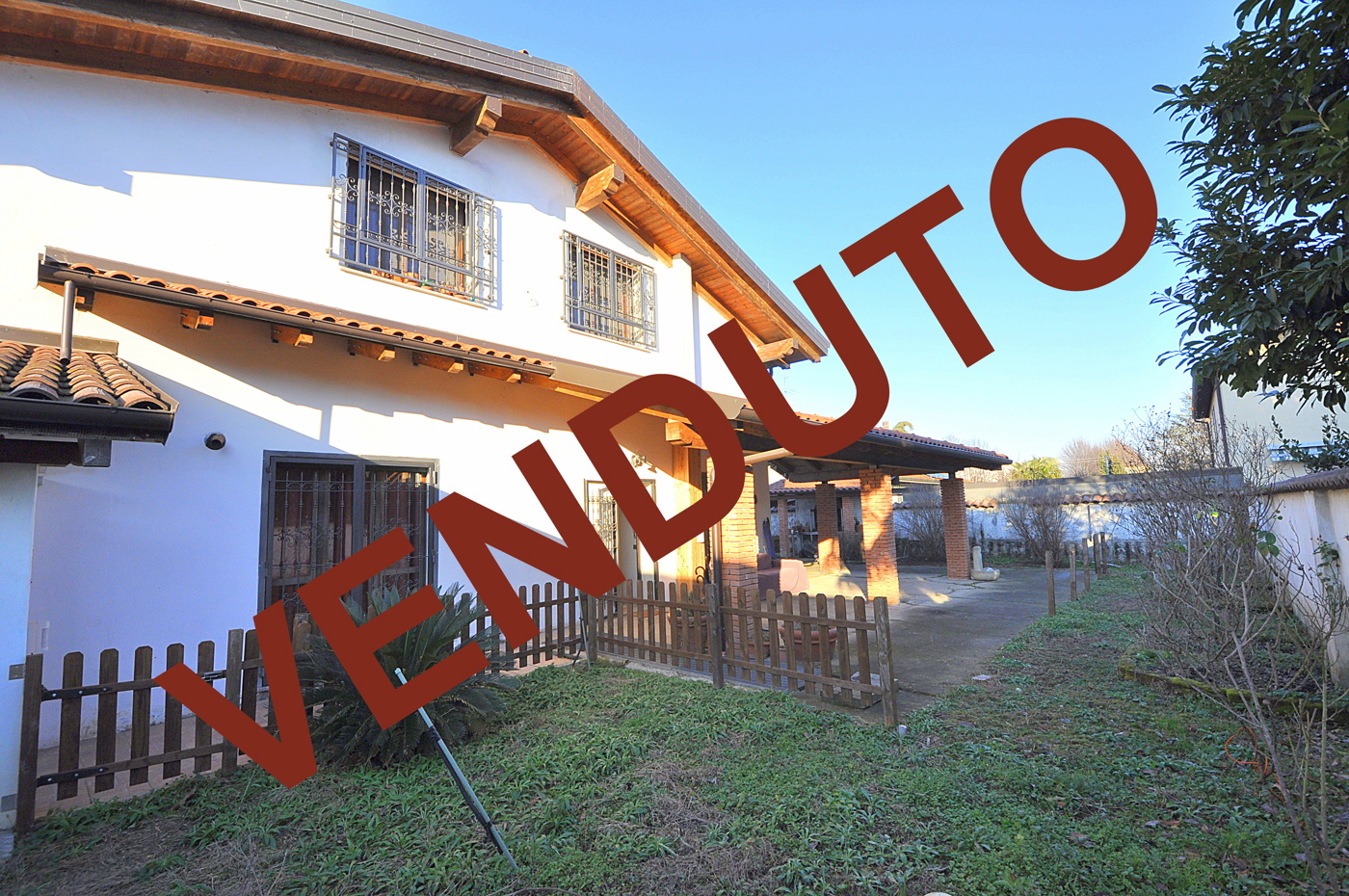 Villa con giardino a Inveruno