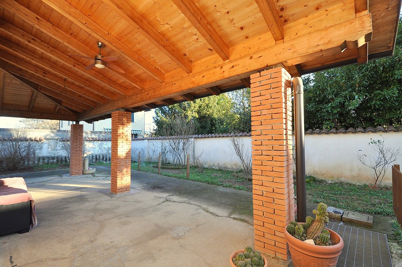 Villa con giardino a Inveruno