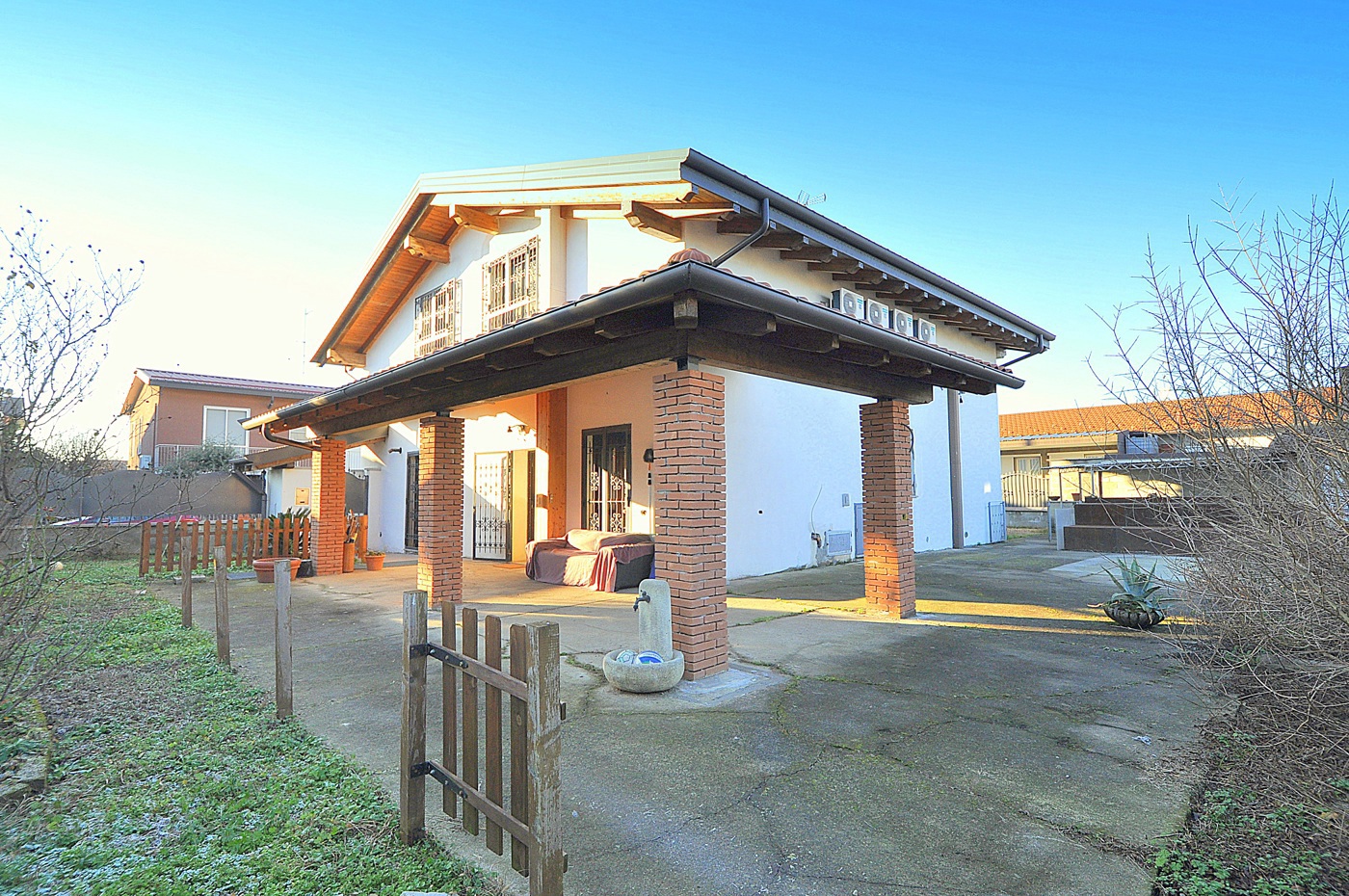 Villa con giardino a Inveruno