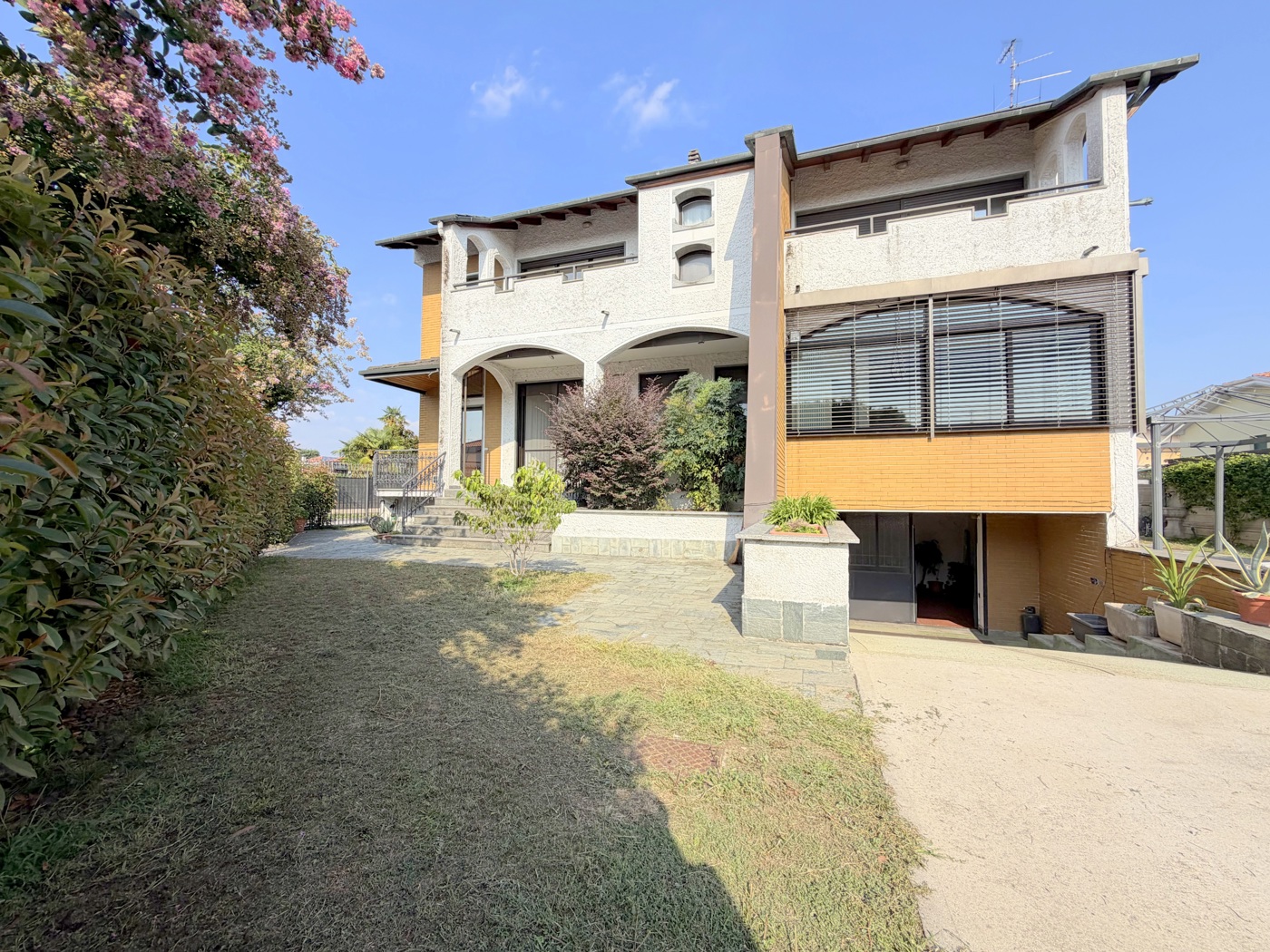 Villa con giardino a Inveruno