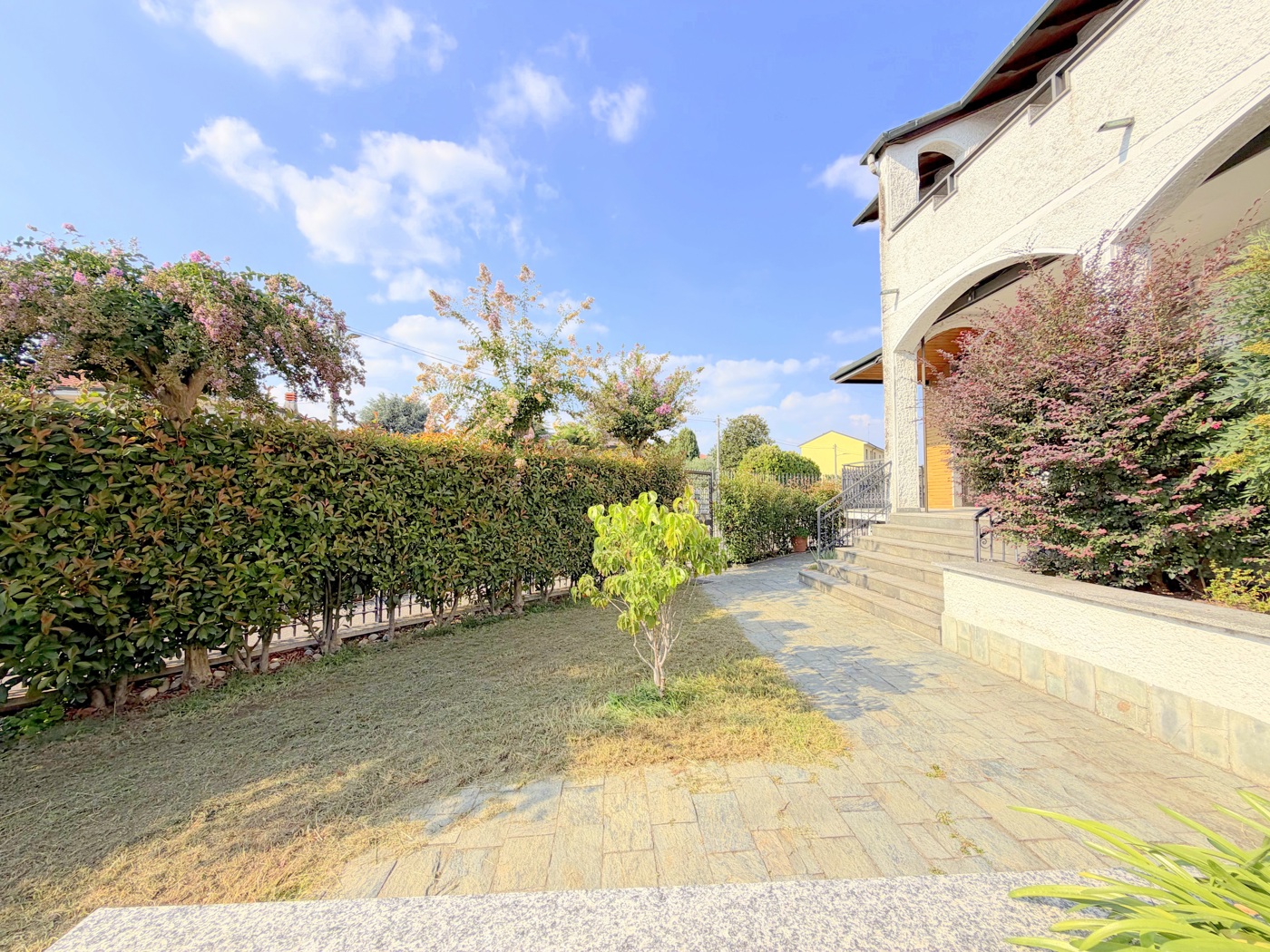Villa con giardino a Inveruno