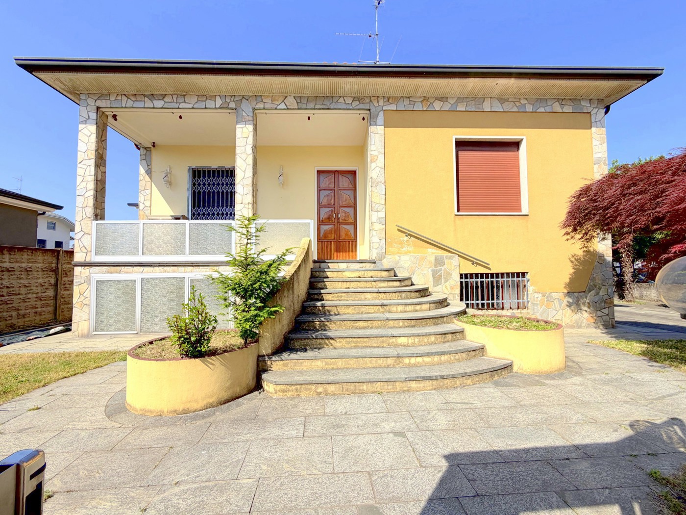Villa con giardino a Arconate