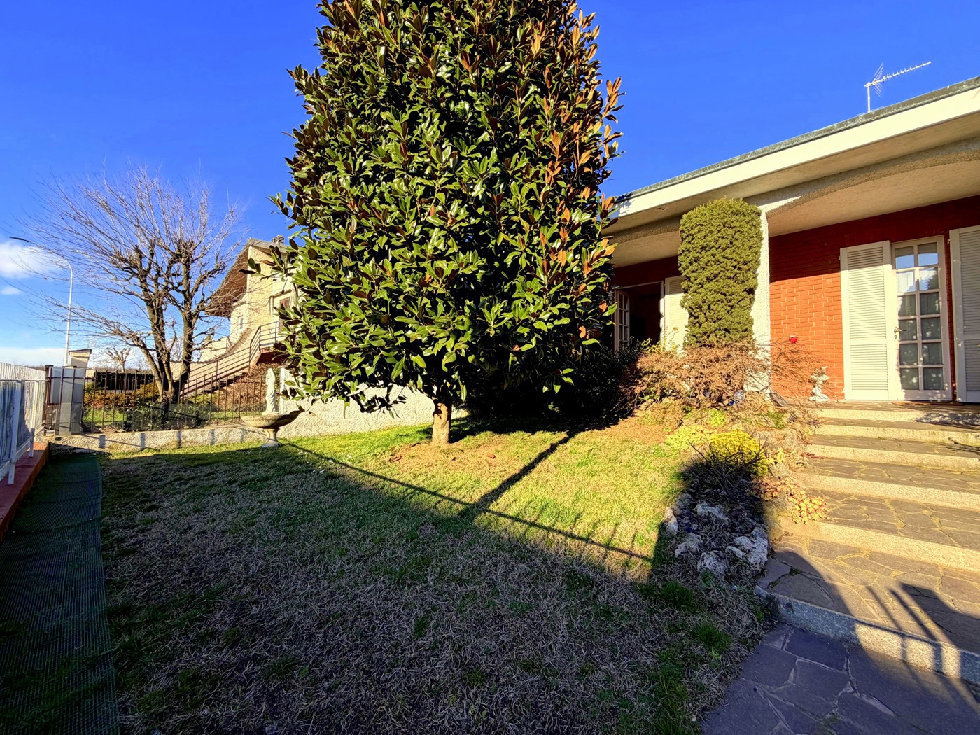 Villa con giardino a Inveruno