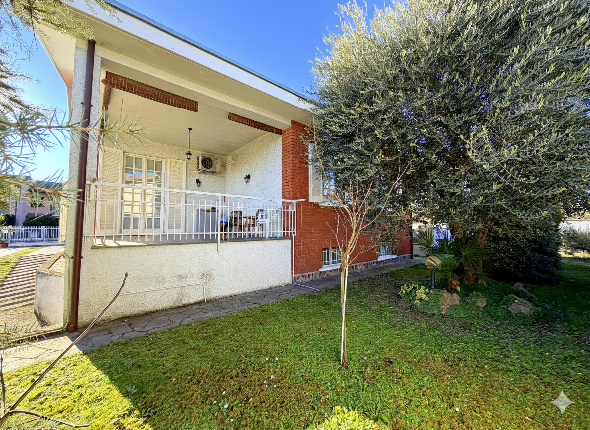 Villa con giardino a Inveruno