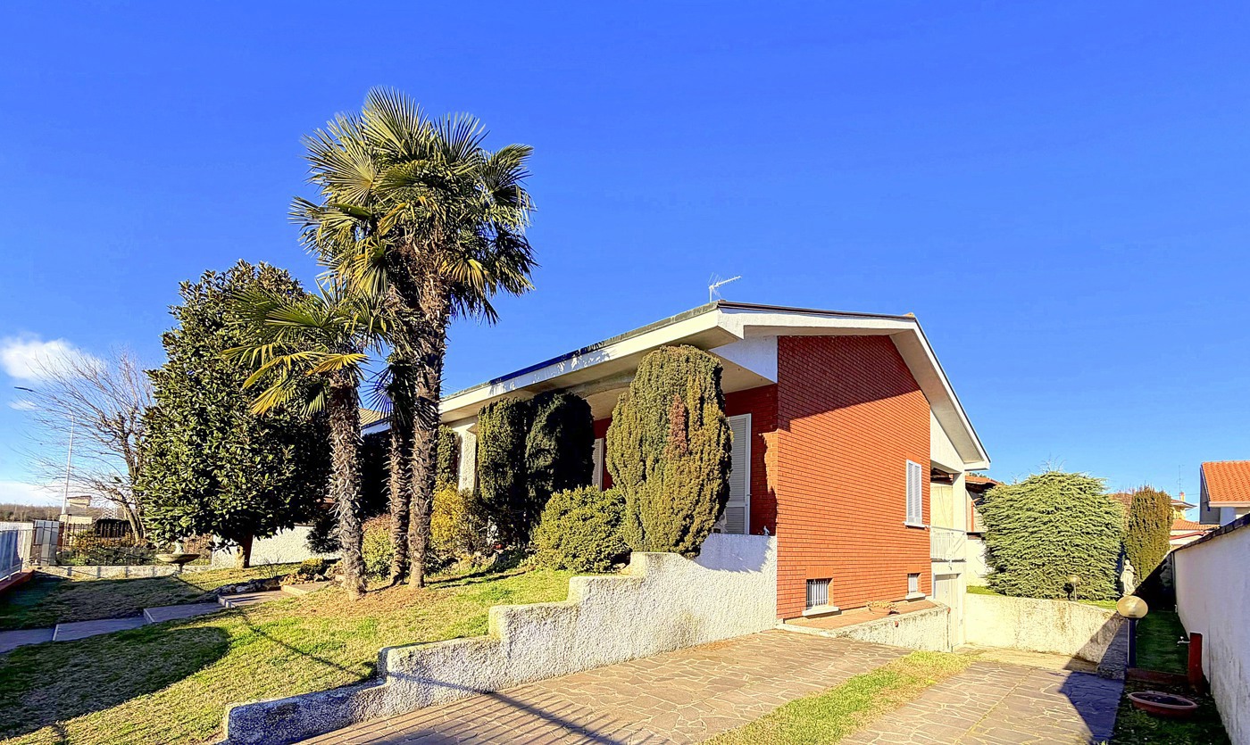 Villa con giardino a Inveruno