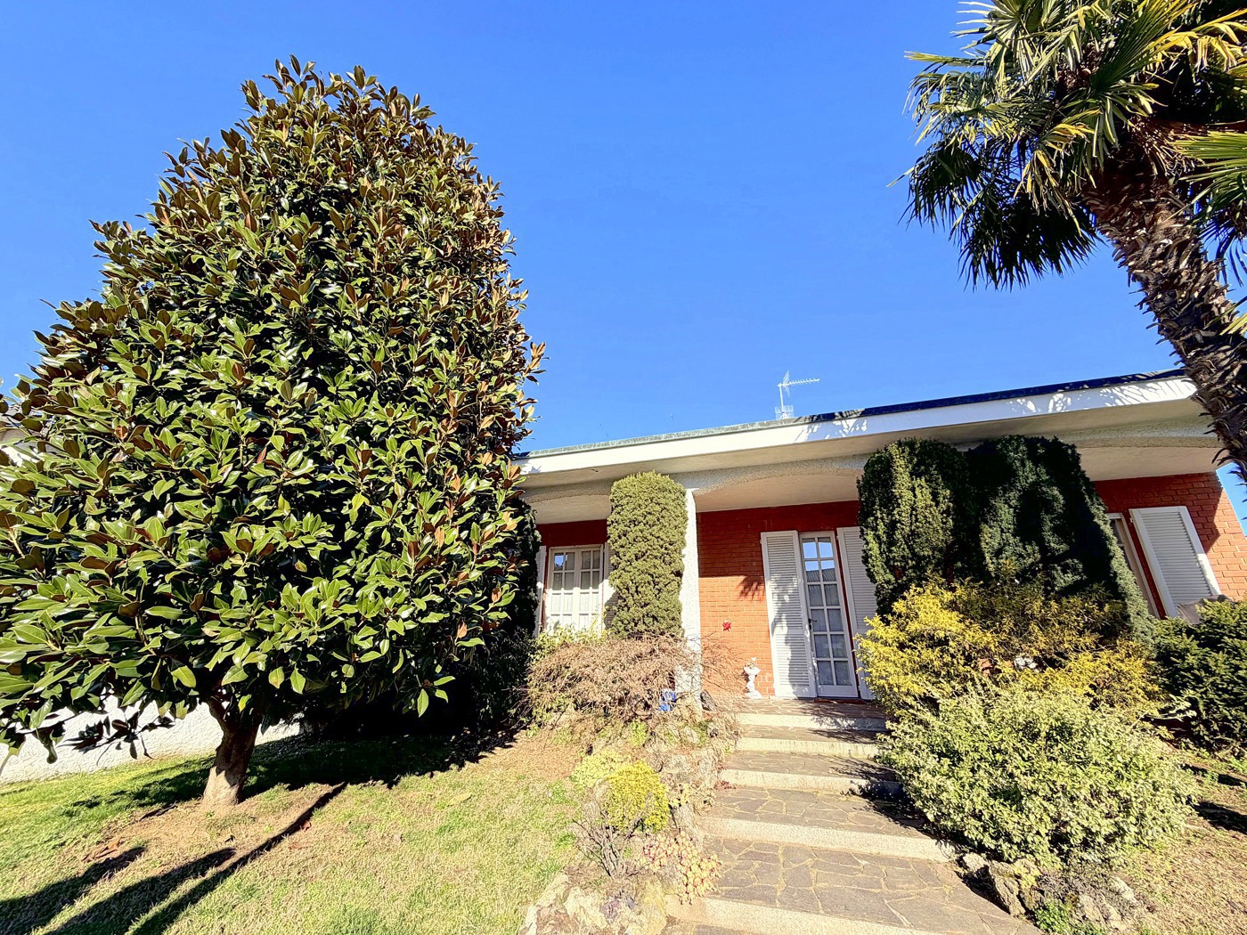 Villa con giardino a Inveruno