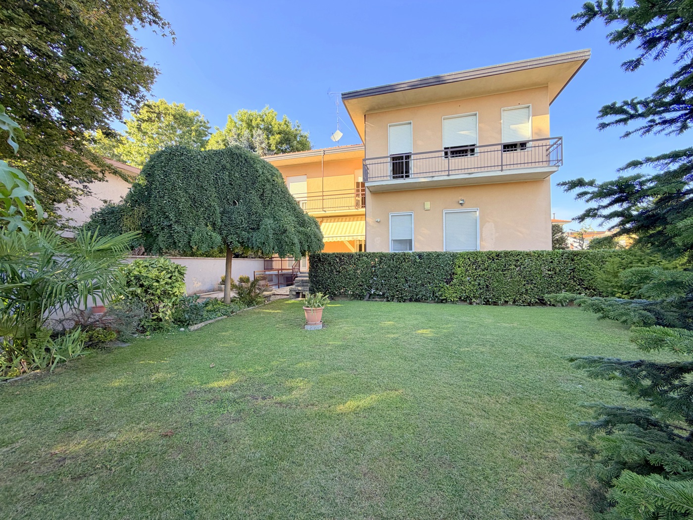 Villa con giardino a Inveruno