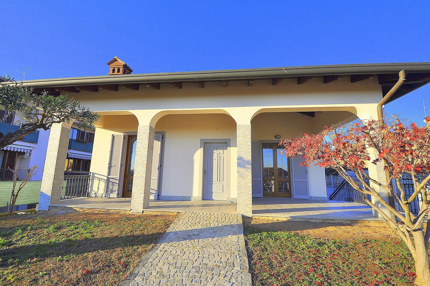 Villa con giardino a Bernate Ticino
