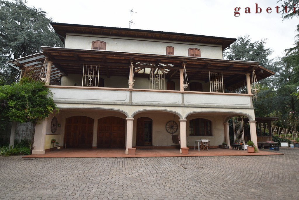 Villa con giardino a Bernate Ticino